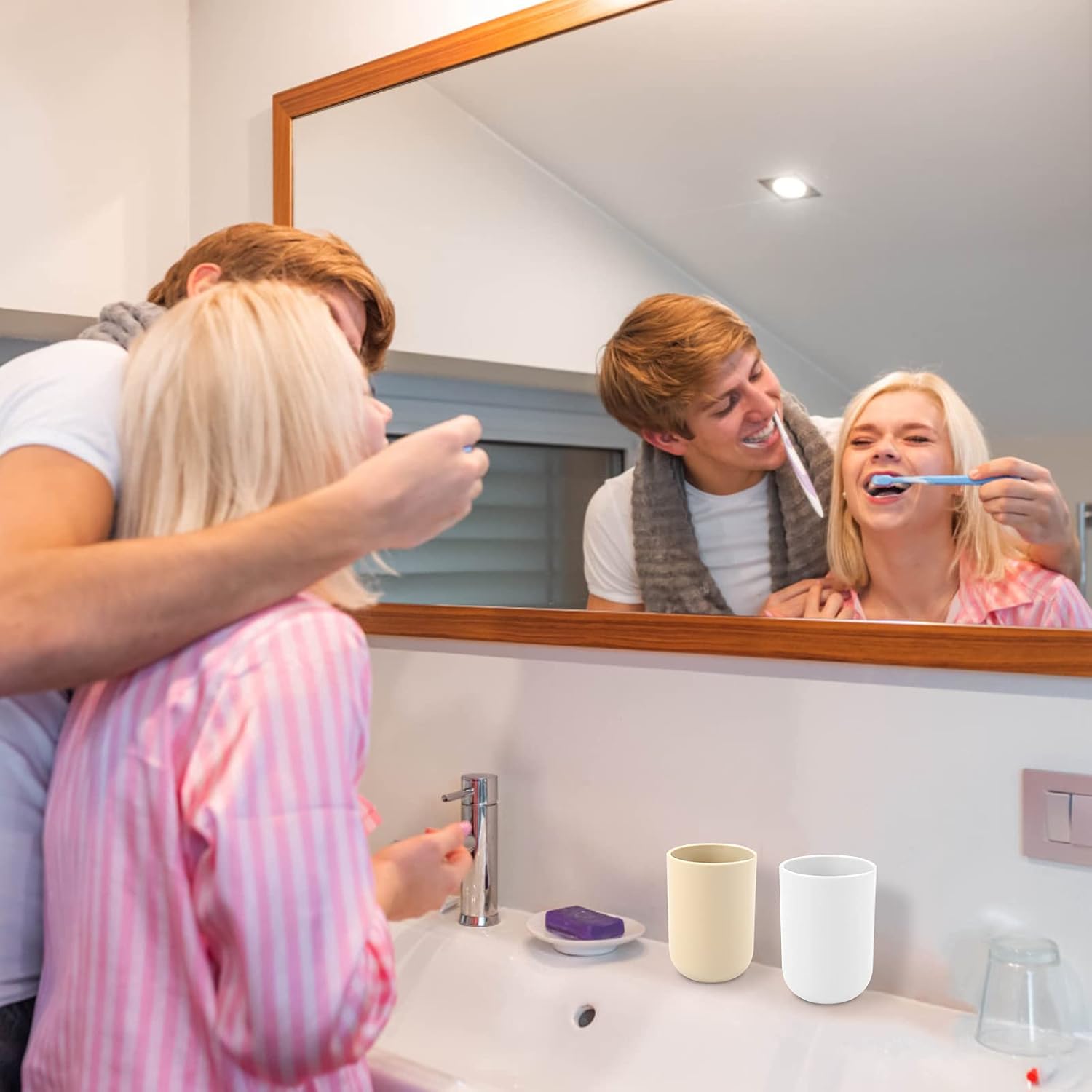 ENTERLIFE - Comfort Toothbrush Holder for Travelers