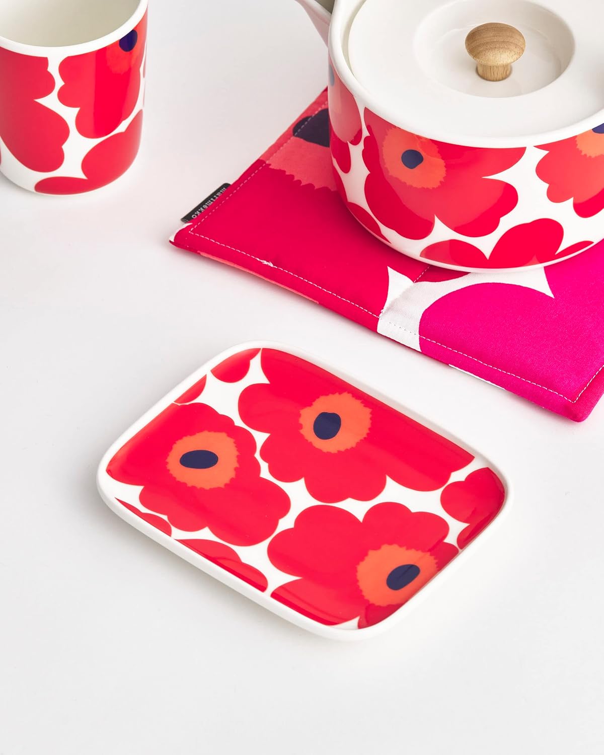 Unikko Oiva Stoneware Plate - Red White 6 in x 5 in
